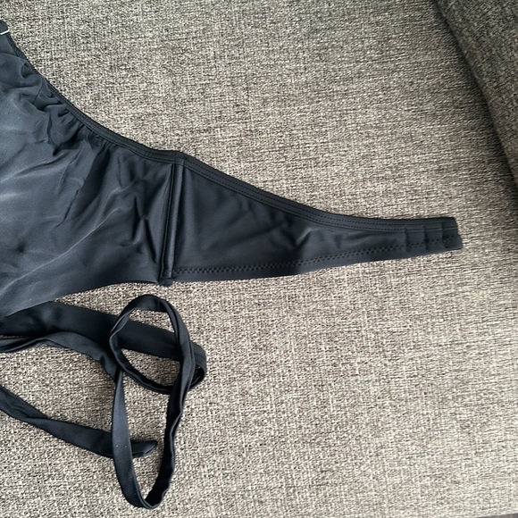 Old Navy Underwire Wrap Bikini Top - Picture 3 of 7